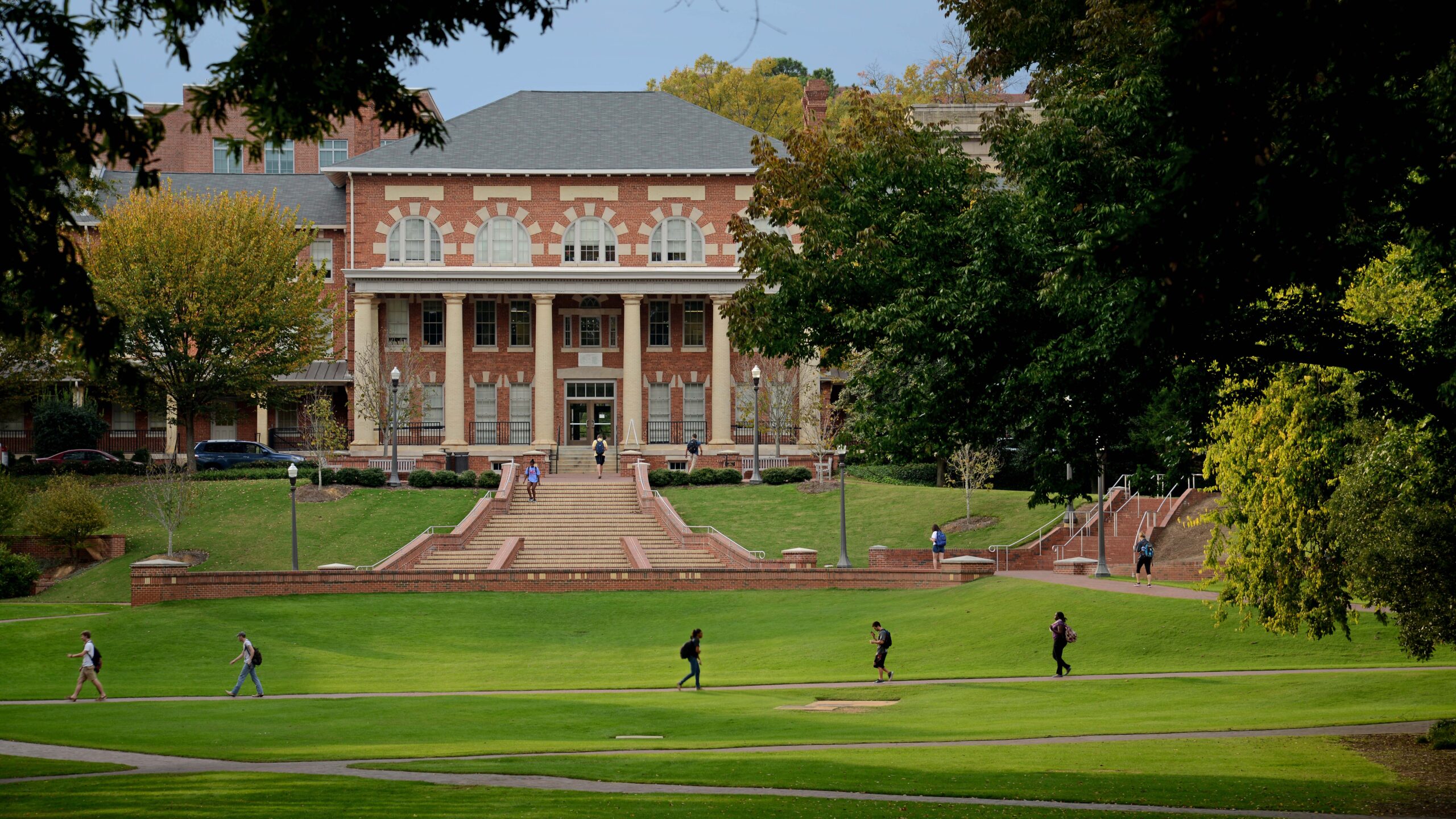 Students cross the Court of North Carolina on their way to and from class.